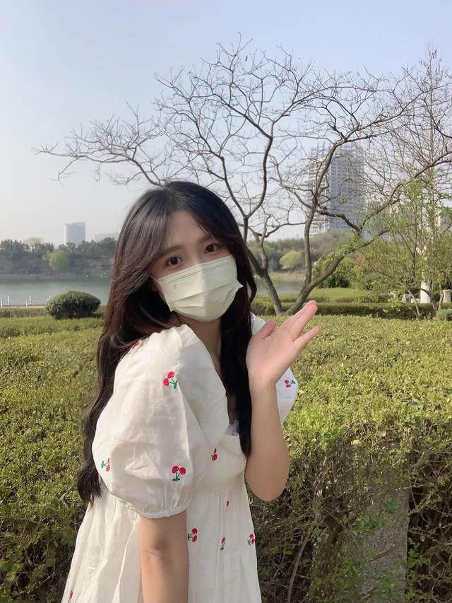 白茶清欢无别事，我在等风也等你