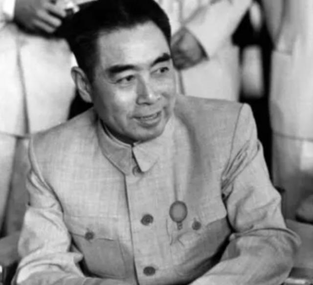 49年张治中生活困难，向傅作义借钱，周总理得知：拨出六千元给他