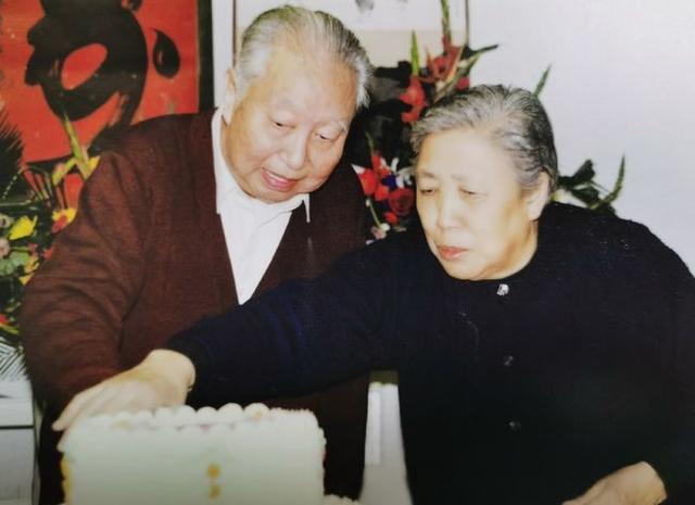 08年华国锋逝世，韩芝俊为完成丈夫遗愿提出一个要求，中央：同意