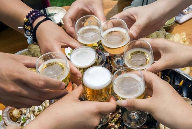 饮酒不过量就没事？医生提醒：这4类人最好做到“滴酒不沾”