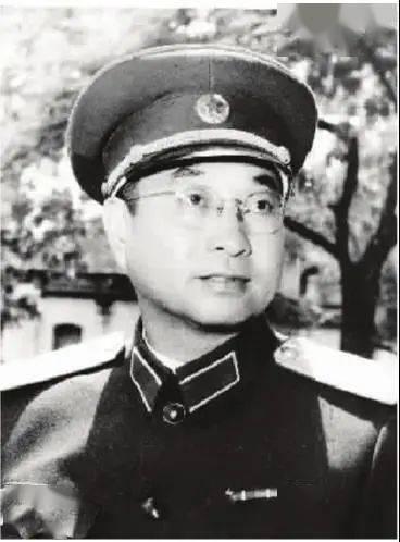 2010年，陈赓子女要求将父亲陵墓迁出八宝山，中央批示：同意
