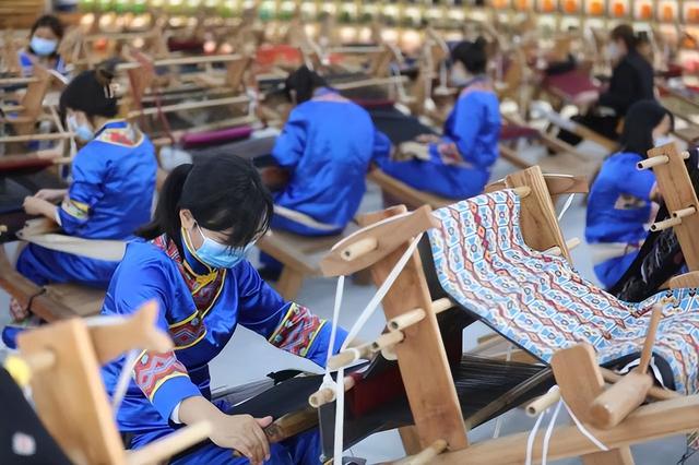多景区客流量为今年新高！“五一”小长假，张家界旅游回暖