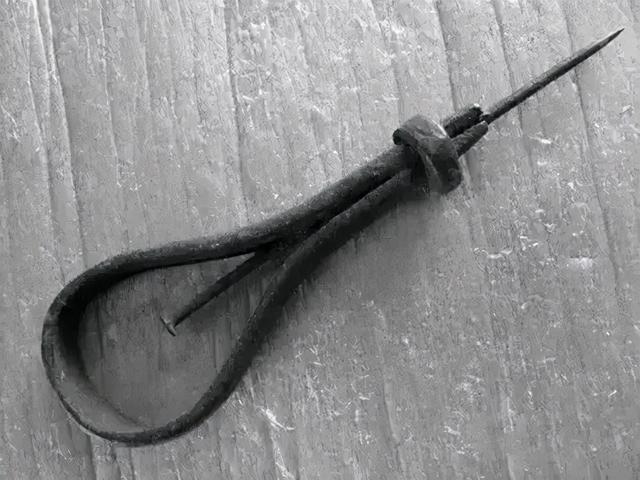 实木抽屉70,过去的老实木箱子71,马笼嘴 套在马嘴上的物件,防止它