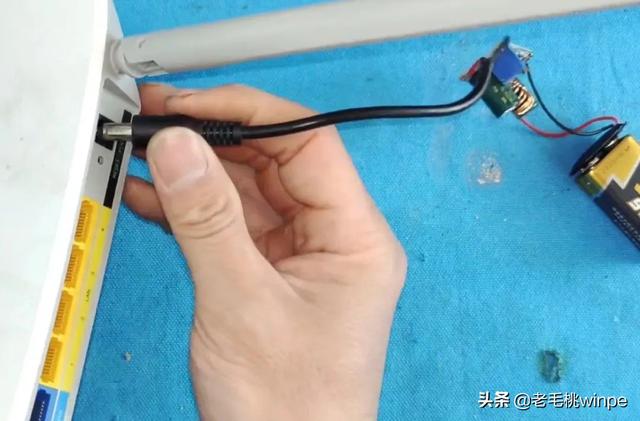 教你给路由器装上电池，断电不断网，WiFi照样用