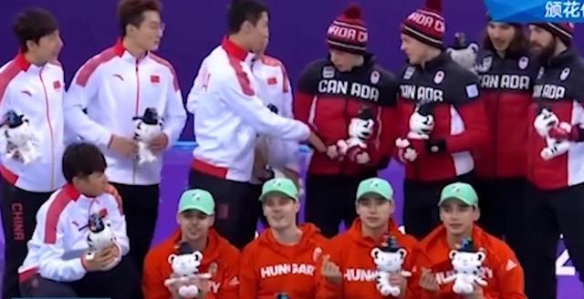车旼奎揭韩国丢人事件！2018加拿大擦领奖台嘲讽，摘手套致敬中国
