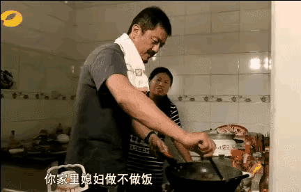 51岁李亚鹏再当爸！王菲“满脸的嫌弃”成全了老李“双重的幸福”