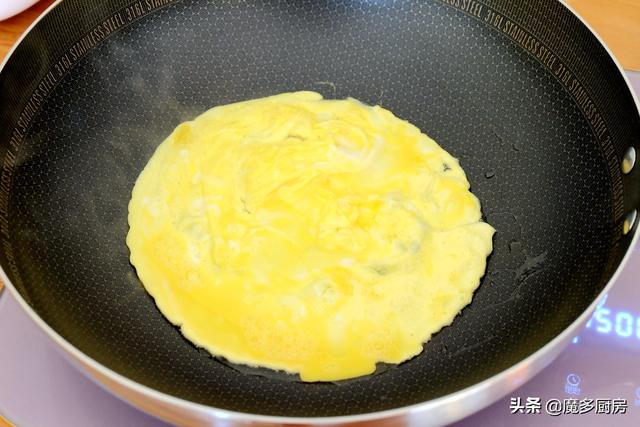 孩子要吃咖喱饭，妈妈做了份圣诞款咖喱牛肉蛋包饭，孩子特开心