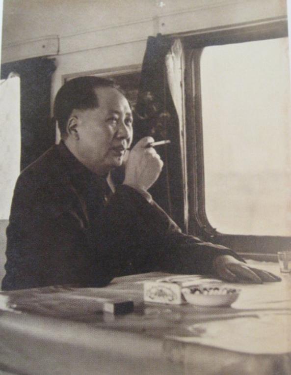 55年浙江一农民朝毛主席专列扔石头，被捕后，该如何处置？
