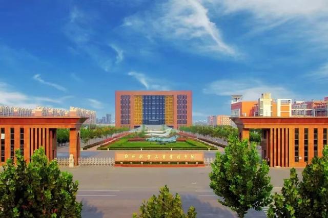 丰富五一假期生活，郑州一高校买3200斤鱼请师生吃全鱼宴，真贴心