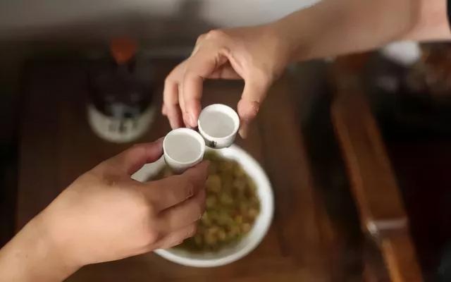人为何要喝酒，该什么时候喝？