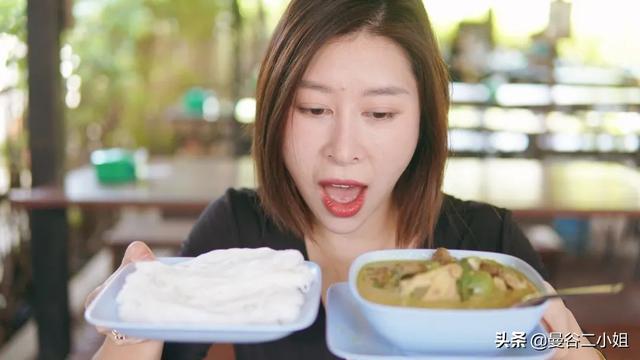 5元一個泰國脆皮炸雞，咬一口咔咔爆汁，大口吃肉超過瘾