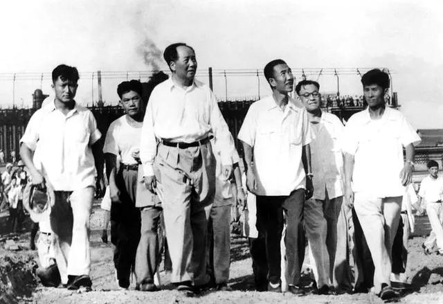1956年，毛泽东叮嘱秘书：有一个人，除我上厕所外，可以随时来见