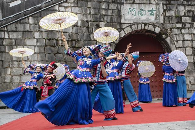 桂林：桂剧、彩调经典片段在古南门实景展演