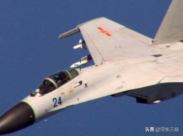 时隔21年，中美空中拦截大逆转，从无力伴飞到凭实力戏耍