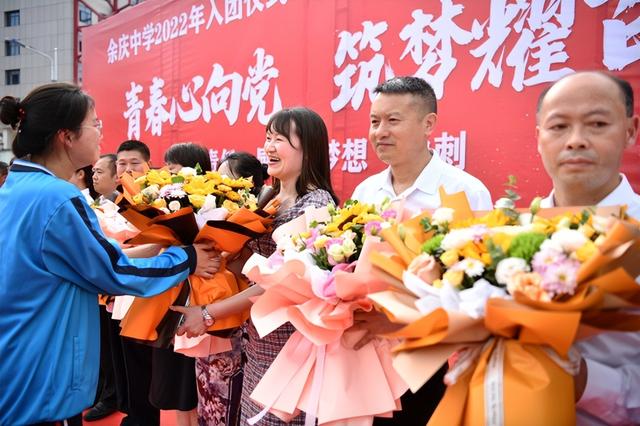 看！这是余庆中学的成人礼！！！