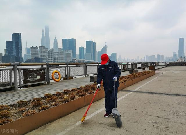 值此五一劳动节来临之际，向坚守在岗位上的劳动者致以崇高的敬意