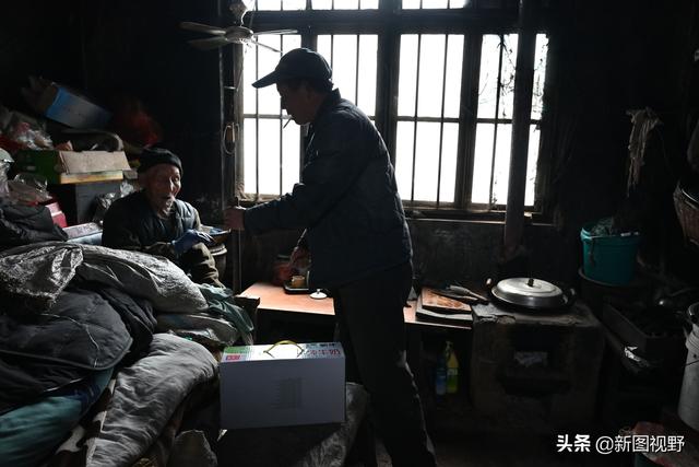 106岁长寿爷爷，每天喝2壶茶，100岁时戒酒，至今还自己烧水做饭