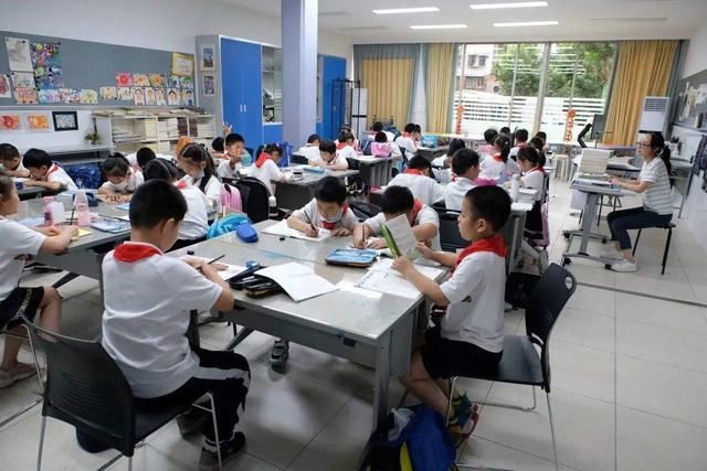 课后延时服务推出仅一学期，家长们的态度截然不同，问题出在哪里