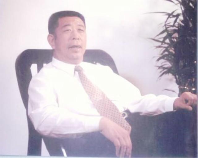 “养牛状元”56岁踏足房地产，跃升燕郊首富，隐退后孙子被撞身亡