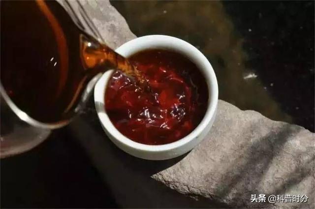 隔夜茶喝了会致癌？央视试验说出真相，隔夜的东西到底哪些不能吃