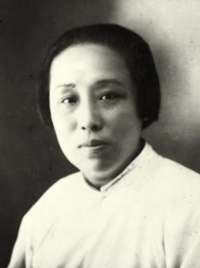 1972年，何香凝临终恳求不火化遗体，周恩来含泪答应：不烧，不烧