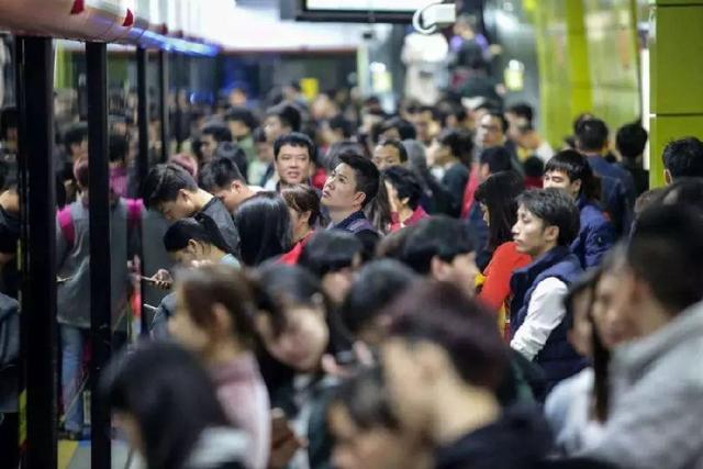 北上广深拥有多套房子的人，为什么不卖掉一套房子实现财务自由？