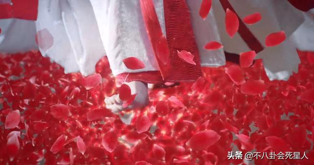 原来男演员都穿假肌肉衣，高伟光、甄子丹都穿，任嘉伦被骂得最惨
