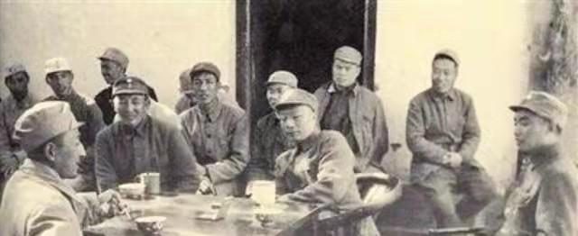 1948年毛主席遭精准轰炸，惊险生还，一年后凭借一封电报揪出内鬼