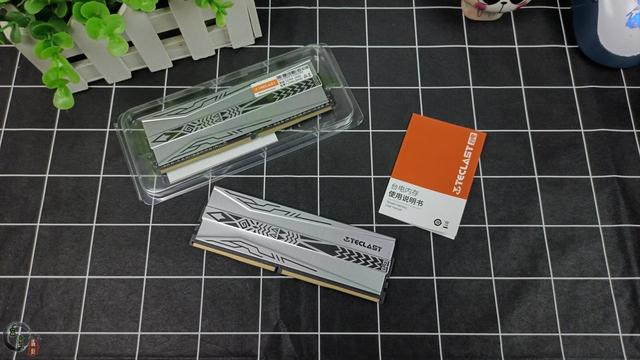 国产内存条真的杀疯了！采用长鑫颗粒，台电马甲条150元8G