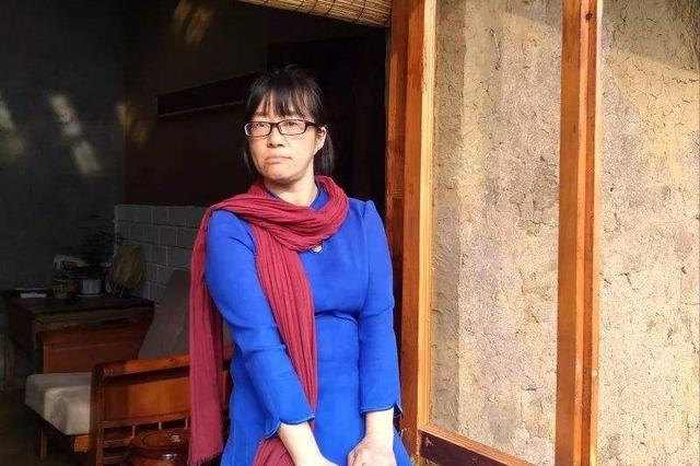 带着残疾嫁人的余秀华，婚后生子还被嫌弃，成名后给钱给房要离婚