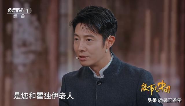 央视门面主持人撒贝宁暂停工作，带娃被偶遇，混血宝宝正面照公开
