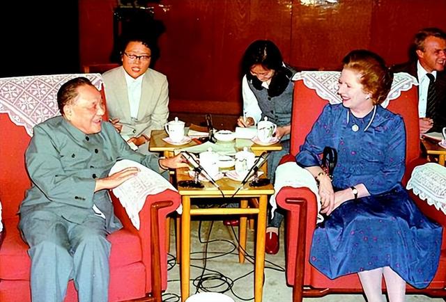 金庸要见邓小平，工作人员查到2事提议不见，邓小平：不用管它
