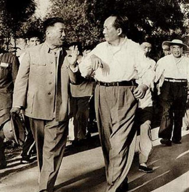朱德位列十大元帅之首，授衔编号却是004，那么001号究竟给了谁？