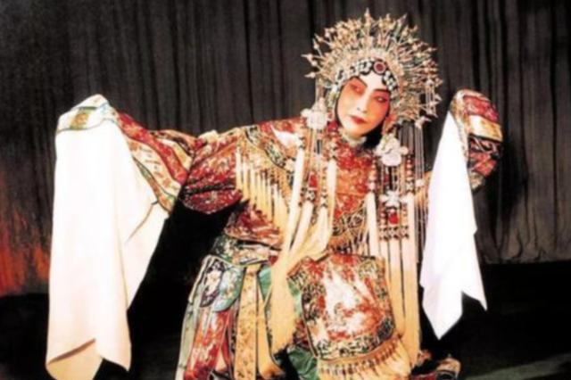 孟小冬晚年：我的两任丈夫，梅兰芳是伪君子，杜月笙是真“流氓”