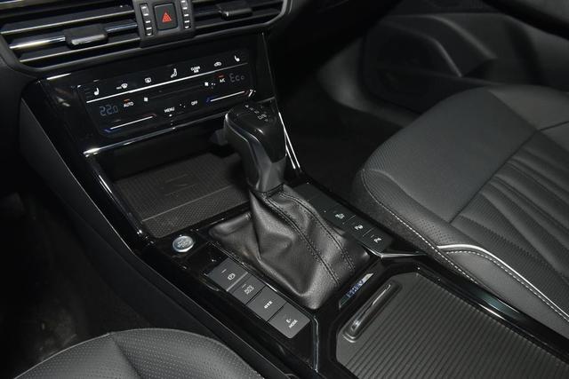 纯电续航63公里，起步22.99万元还挂绿牌，帕萨特PHEV怎么样？