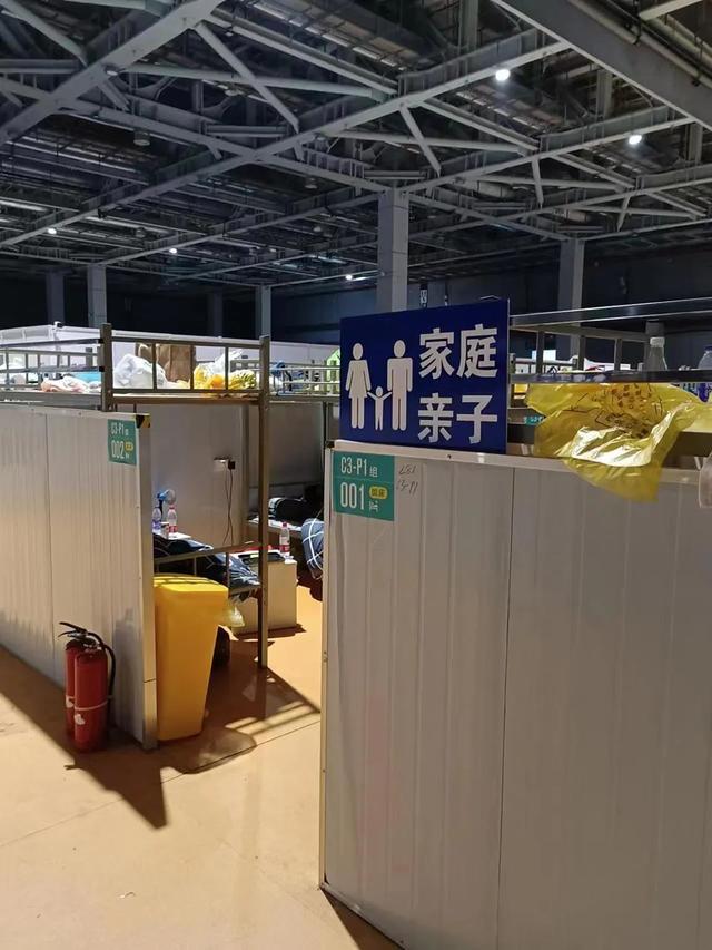 建好方舱后，他就住进了方舱