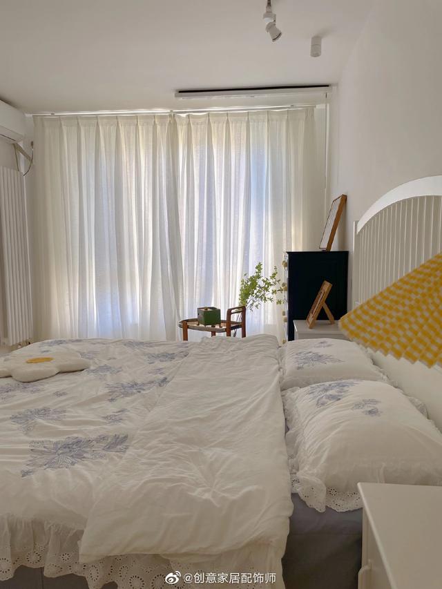 没有比这还简单的家了吧？空无一物，孩子们的玩乐天堂