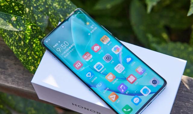 荣耀70Pro+概念图曝光：屏下相机+LTPO技术，还有天玑8100