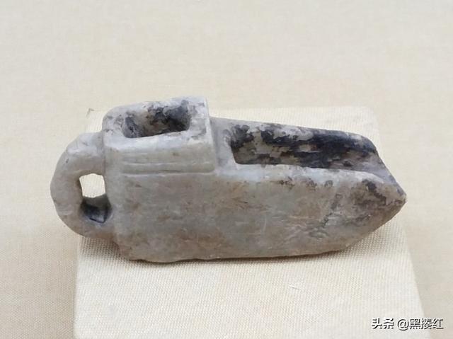 新疆遊記｜喀什博物館裏的老物件：玉燈、瓷盆、薩帕伊、明約勒碑