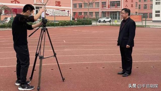 平邑县影视艺术家协会到地方镇采访“道德模范”、“身边好人”