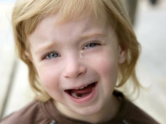 孩子问「为什么人一哭，鼻涕也会跟着流出来」，我该怎么回答？