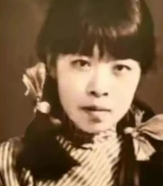 逃婚出走，总是怀着孕谈恋爱的萧红，31岁在不甘和痛苦中离世