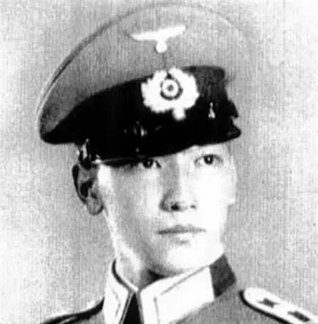 1984年蒋纬国被问及与戴家关系：都是我的亲人，姓蒋姓戴我都愿意