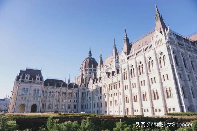 我在布達佩斯，收集了很多秋天送給你