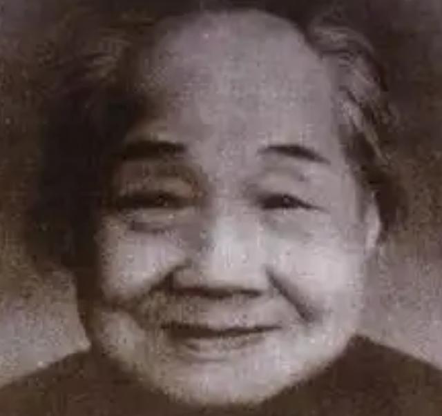 1962年，一封讣告送到中南海，毛泽东含泪：寄500，与我夫人同穴