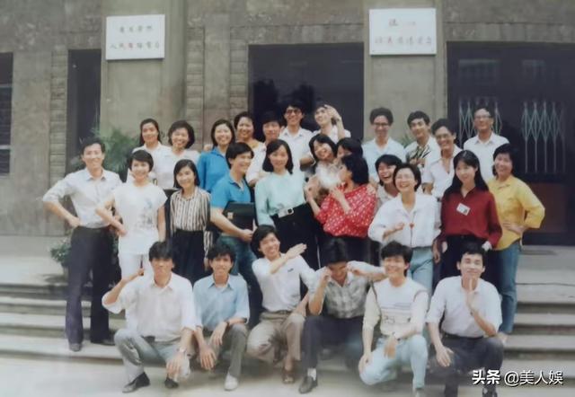 谁说他是丁克？《今日关注》主持人郑达妻子首度曝光，似香港富婆