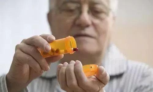 老年人预防脑梗，补充叶酸很重要，如何补才正确，记住3个要点