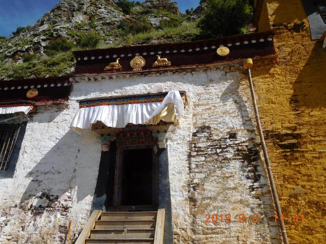 藏在懸崖上的寺廟，1300多年曆史，如今成小衆景點