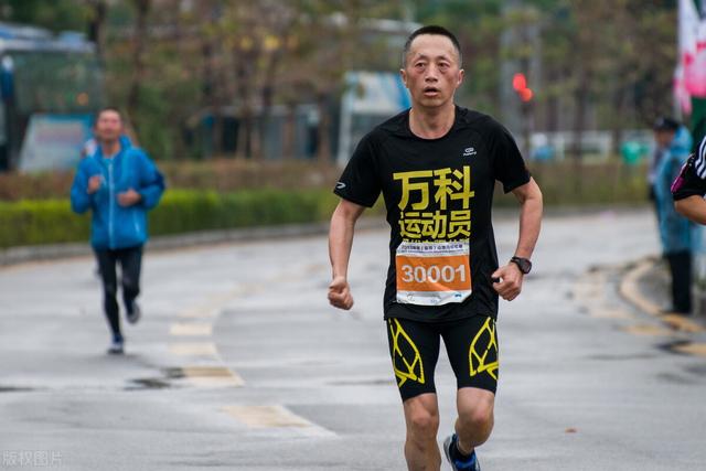 曹德旺获终身成就奖，年度影响力企业领袖新鲜出炉，有熟悉的吗？