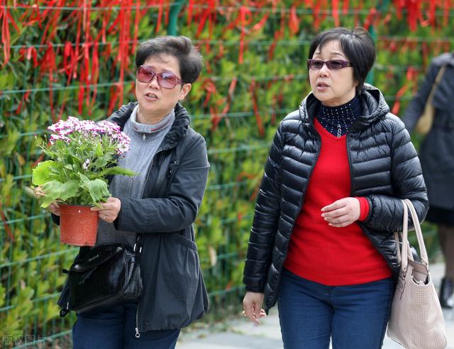清明上坟，携带水果有讲究，老传统讲究“5忌4不带”别不当回事